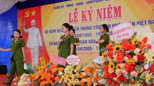 Lễ kỷ niệm 80 năm Ngày truyền thống Công an nhân dân Việt Nam (19/8/1945 - 19/8/2025) tại phường Hoài Nhơn Tây