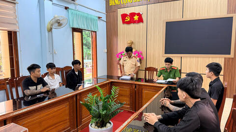 Công an phường Hoài Nhơn Tây triển khai cao điểm bảo đảm trật tự an toàn giao thông, kiềm chế tai nạn giao thông trên địa bàn