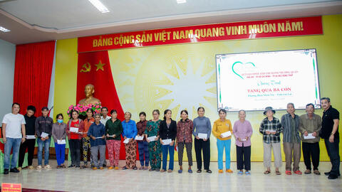 Chương trình trao quà cho hộ dân có hoàn cảnh khó khăn trên địa bàn phường